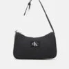 Calvin Klein Jeans CHAIN SHOULDER UNISEX - Handtasche - Black