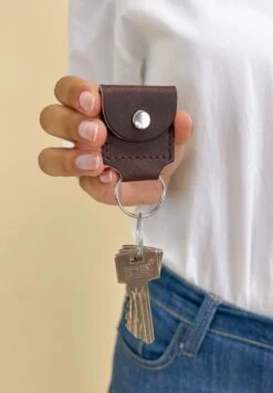 JOSHUA - Schlüsselanhänger - Weinrot