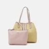 Guess VIKKY TOTE SET - Shopping Bag - Rose